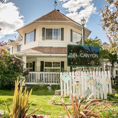 Inn On Canyon Radium Hot Springs Εξωτερικό φωτογραφία