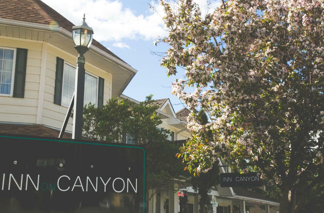 Inn On Canyon Radium Hot Springs Εξωτερικό φωτογραφία