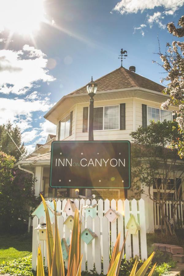 Inn On Canyon Radium Hot Springs Εξωτερικό φωτογραφία